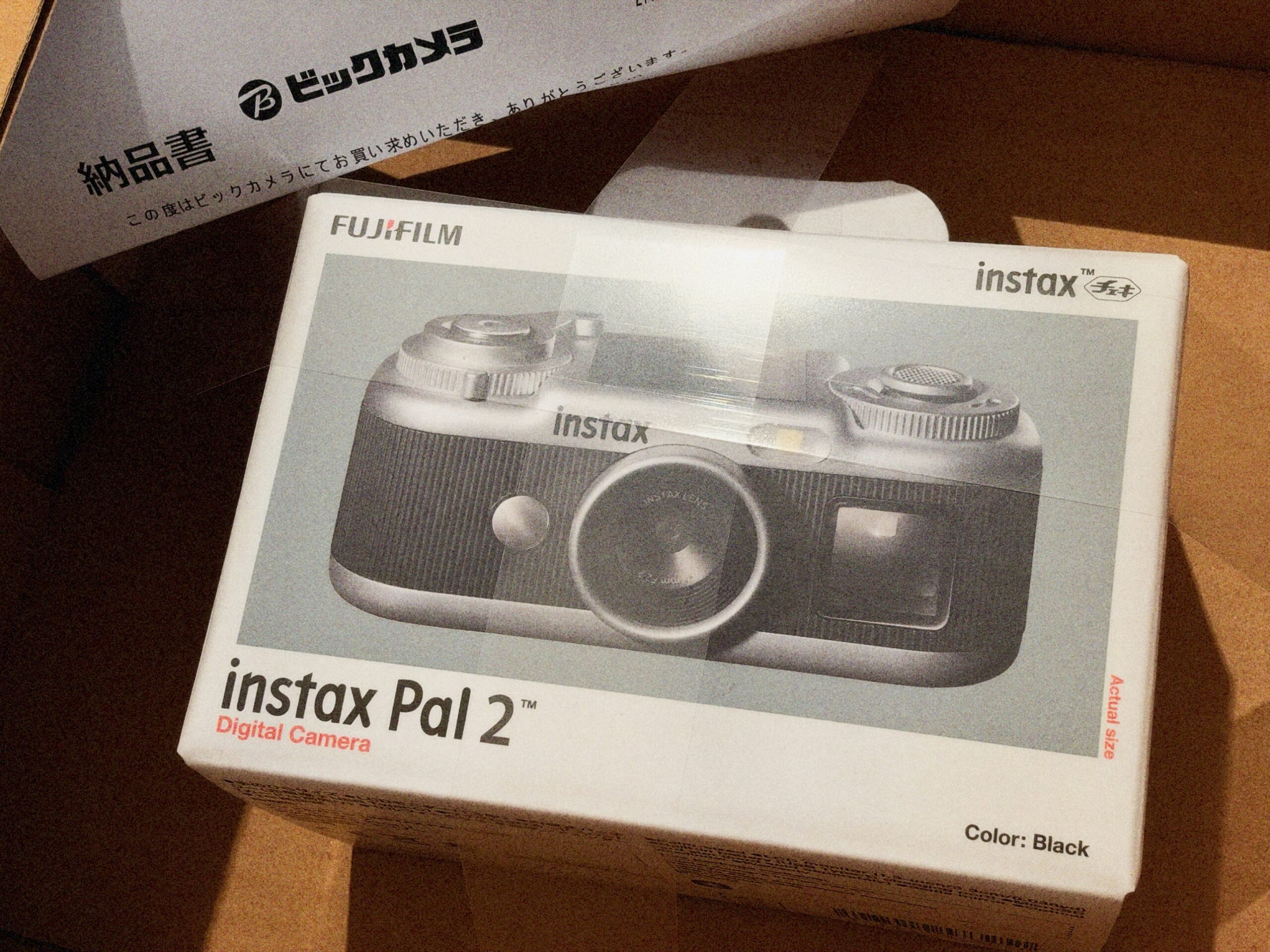 ビックカメラ.comから届いたinstax Pal 2（ブラック）の箱と納品書