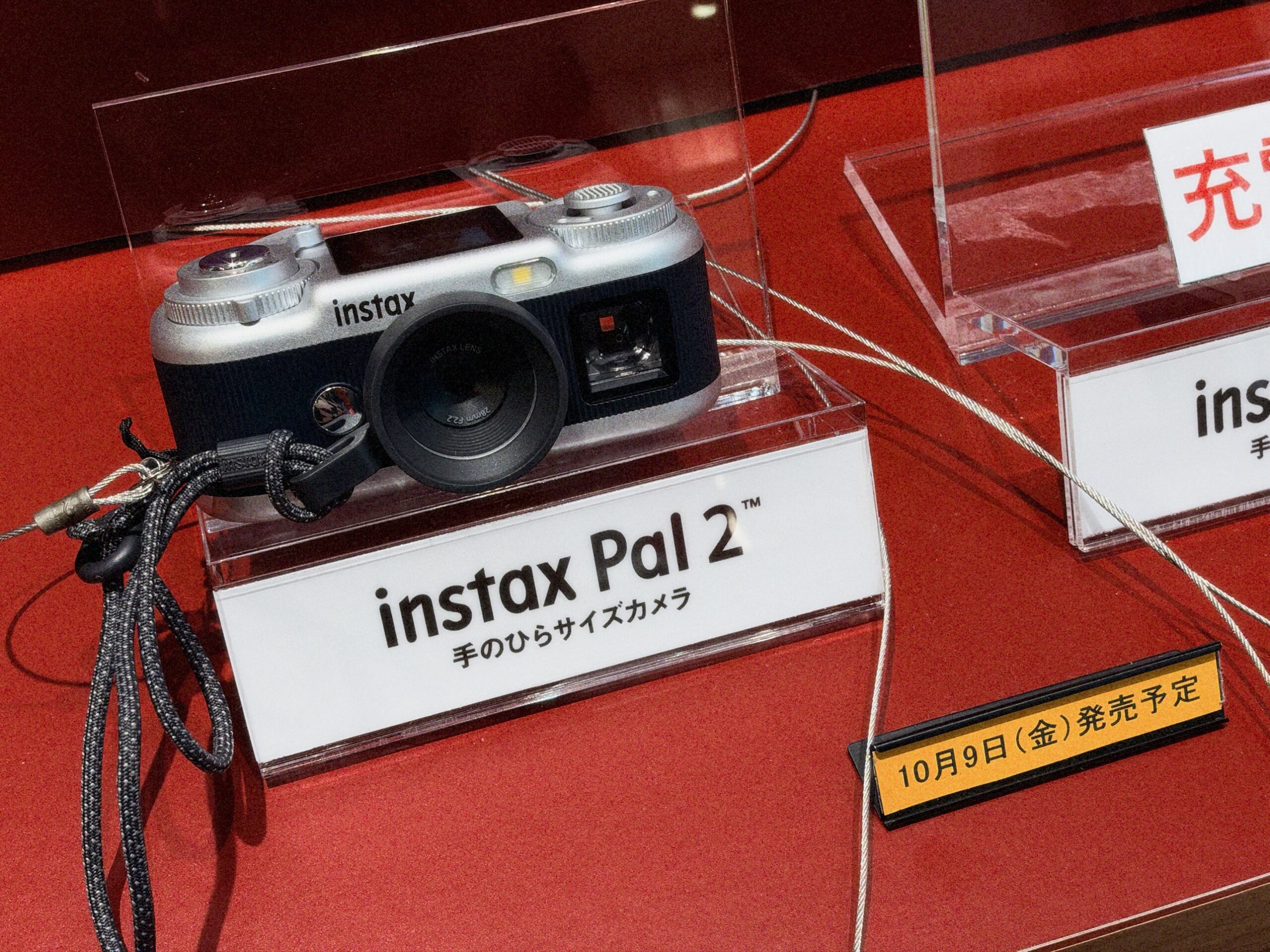instax Pal 2の展示。「10月9日（金）発売予定」の札が添えられている